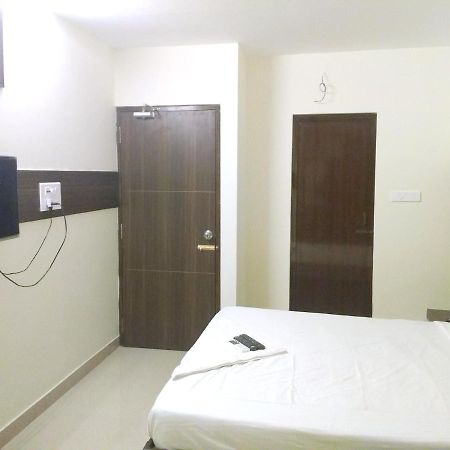 Hotel Amrita Mogappair Chennai Esterno foto