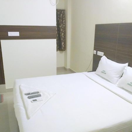 Hotel Amrita Mogappair Chennai Esterno foto