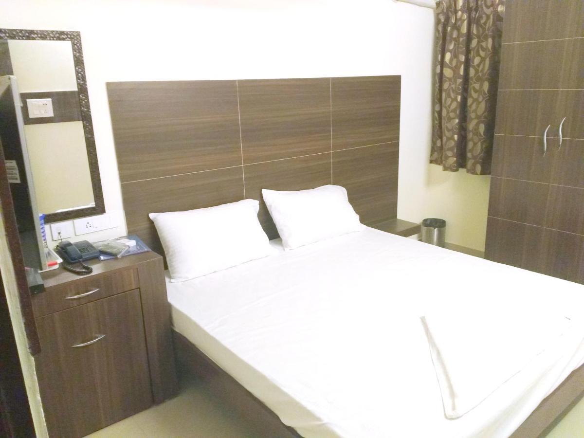 Hotel Amrita Mogappair Chennai Esterno foto